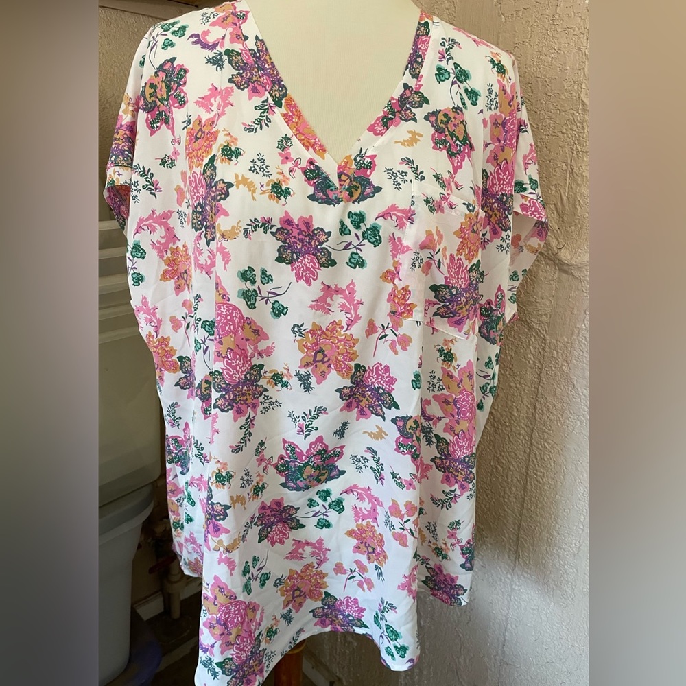 Plus Floral Top - Picture 5 of 8